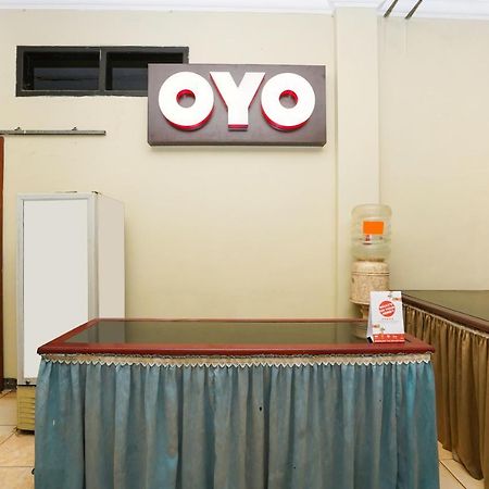 Oyo 2715 Hotel Madinah Syariah Pamekasan Экстерьер фото