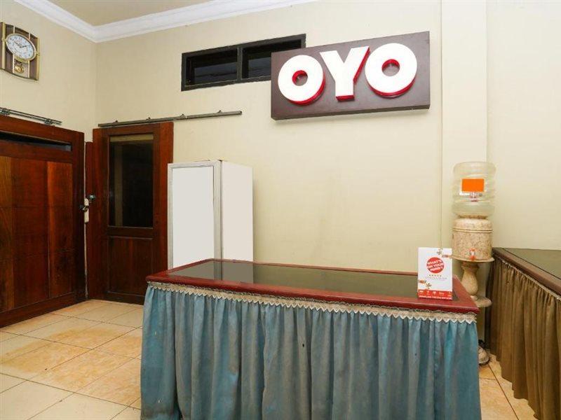 Oyo 2715 Hotel Madinah Syariah Pamekasan Экстерьер фото