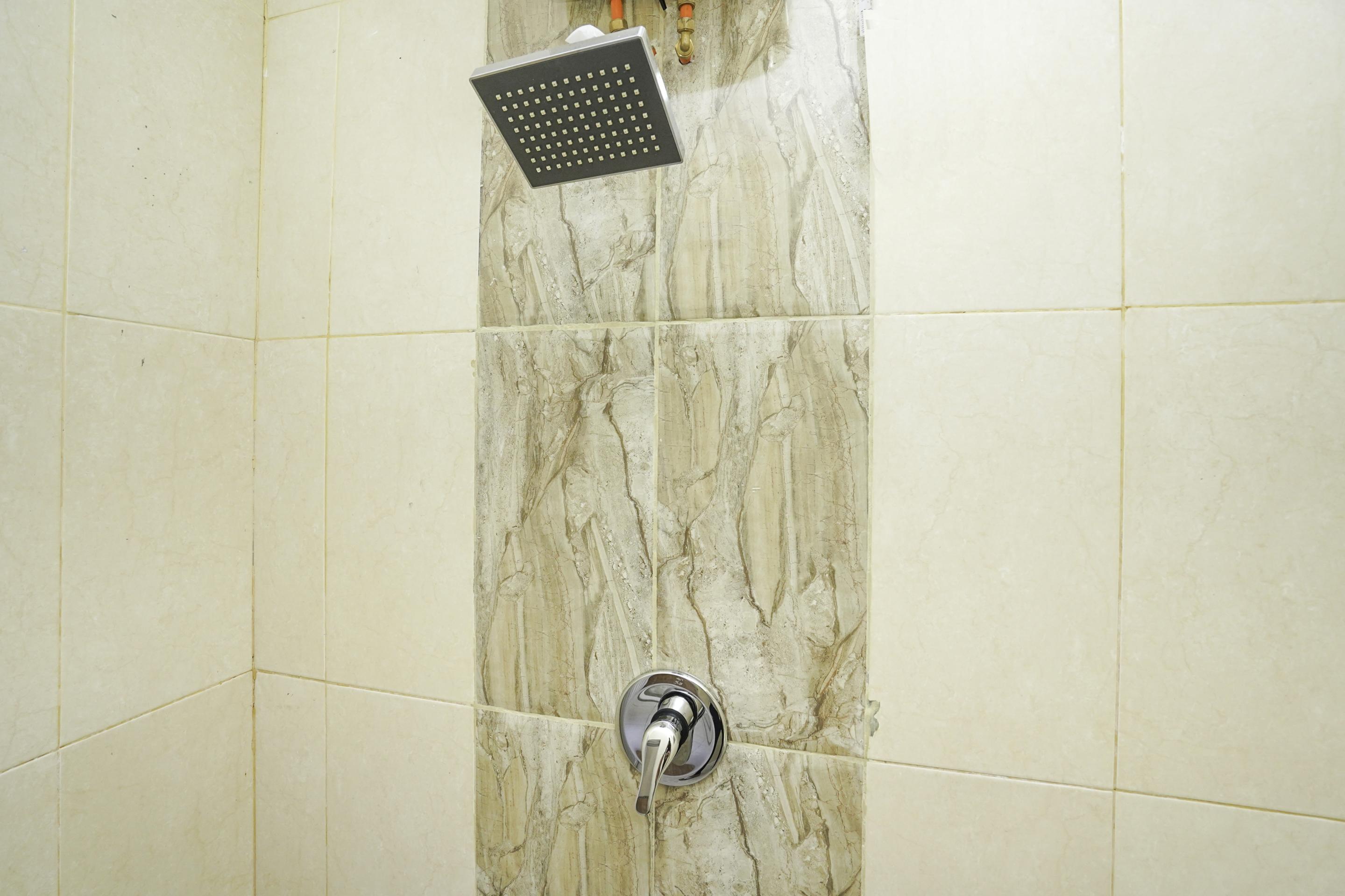 Oyo 2715 Hotel Madinah Syariah Pamekasan Экстерьер фото