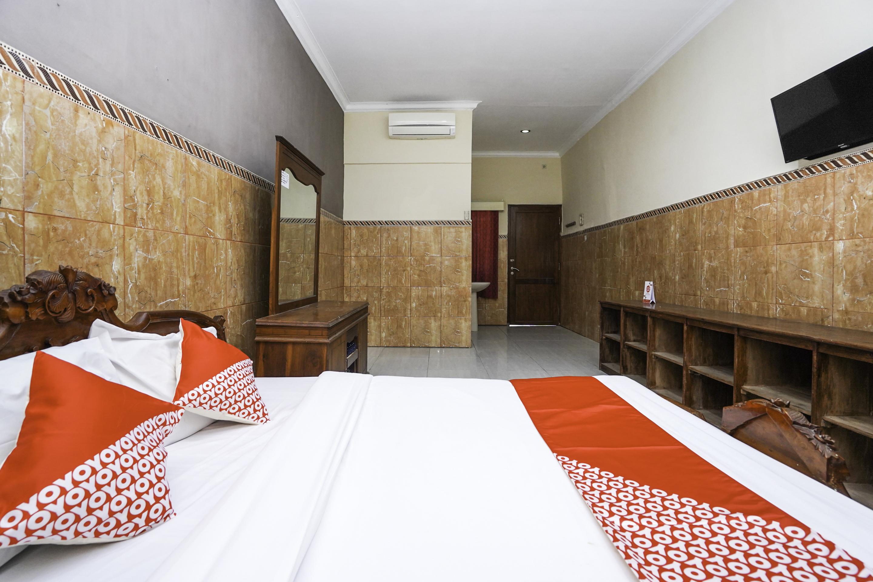 Oyo 2715 Hotel Madinah Syariah Pamekasan Экстерьер фото