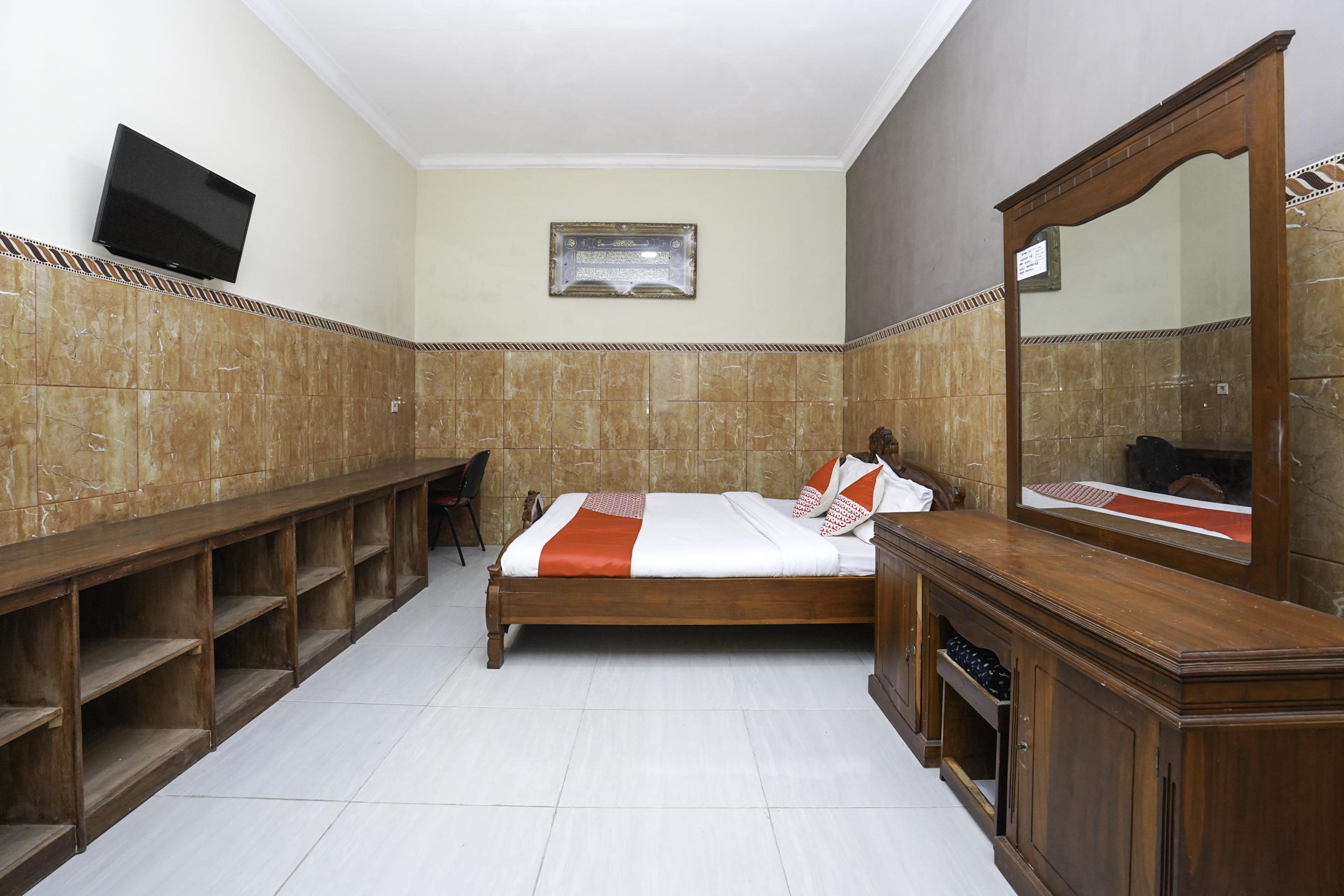 Oyo 2715 Hotel Madinah Syariah Pamekasan Экстерьер фото
