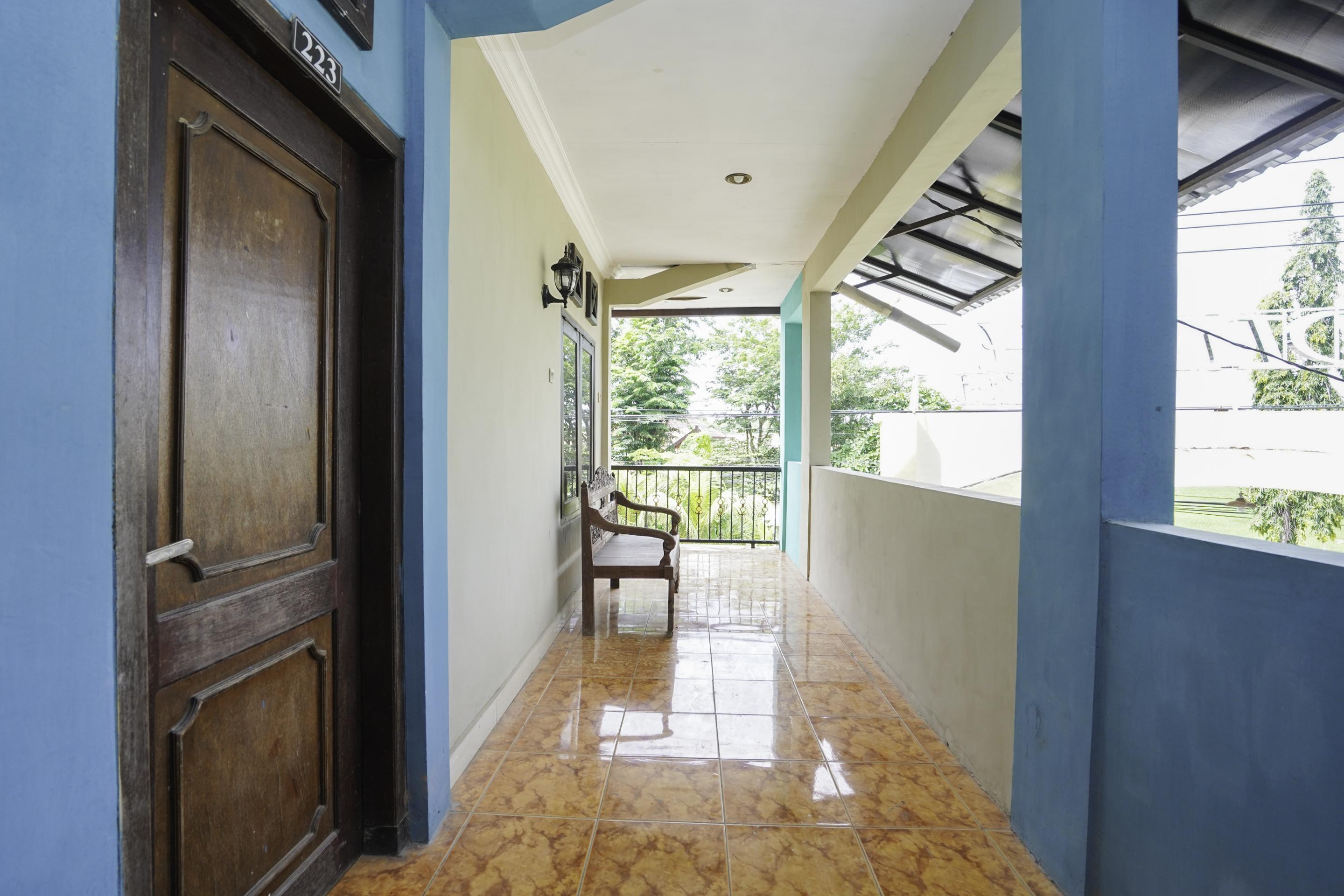 Oyo 2715 Hotel Madinah Syariah Pamekasan Экстерьер фото