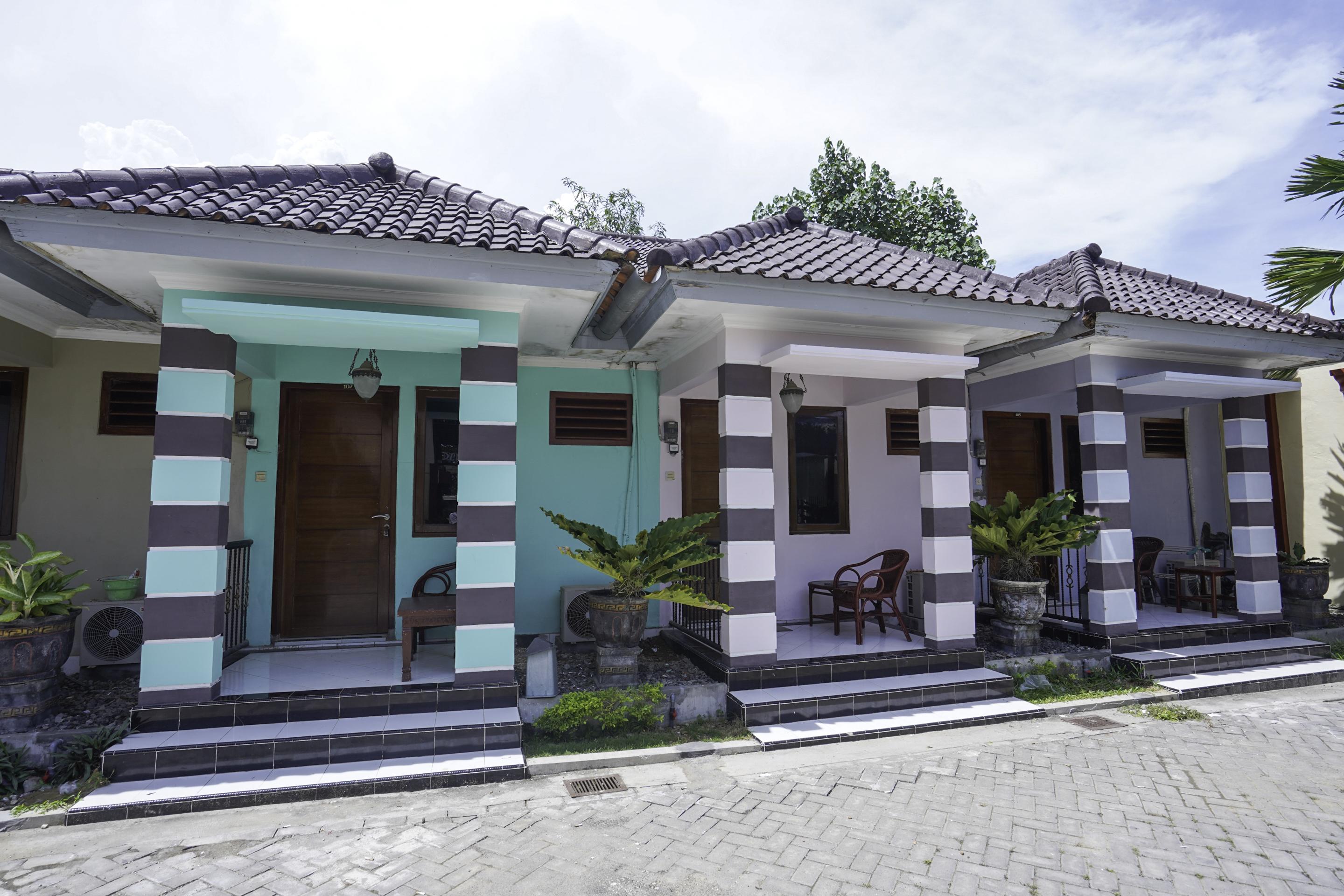Oyo 2715 Hotel Madinah Syariah Pamekasan Экстерьер фото