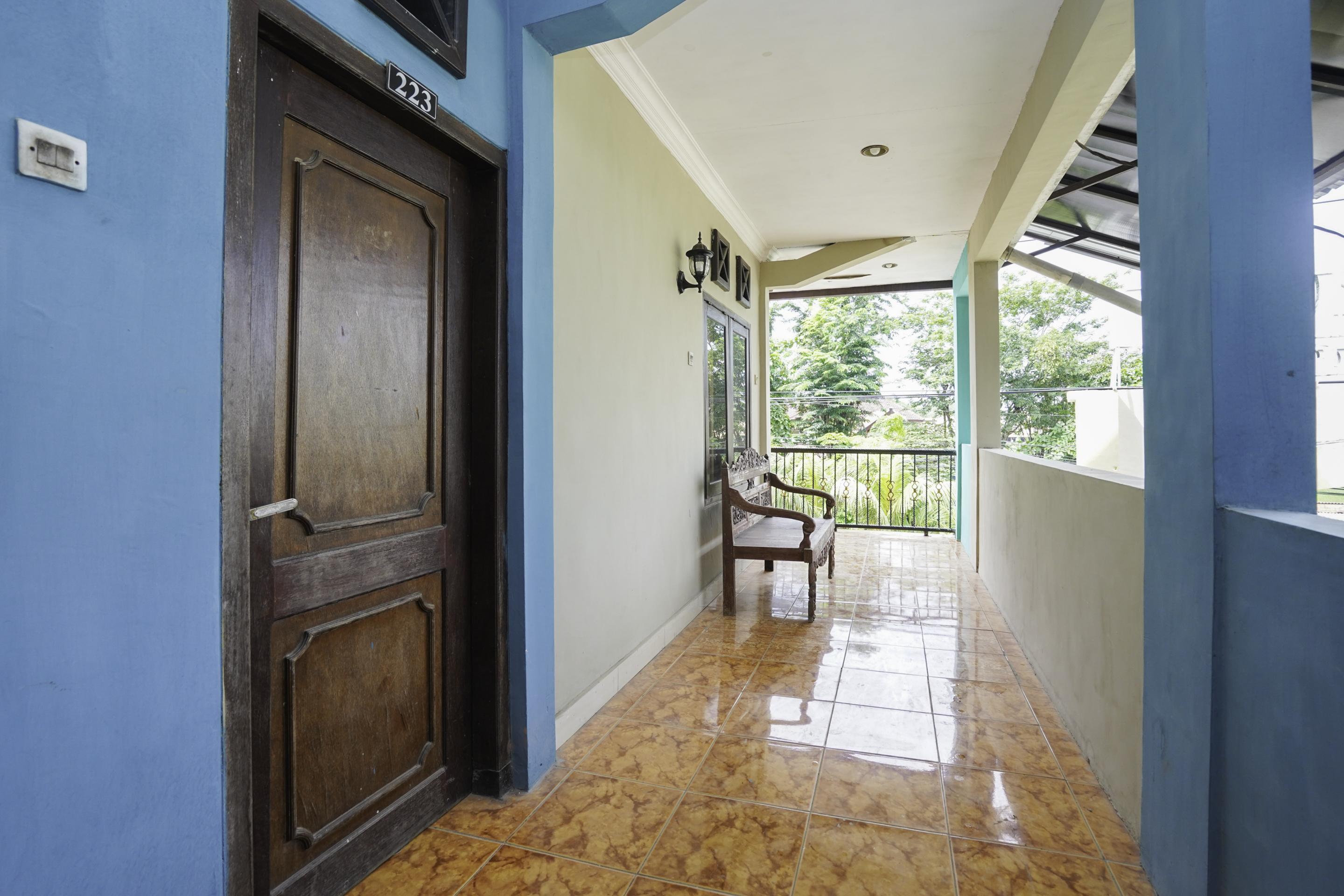 Oyo 2715 Hotel Madinah Syariah Pamekasan Экстерьер фото