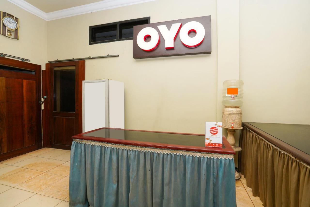 Oyo 2715 Hotel Madinah Syariah Pamekasan Экстерьер фото